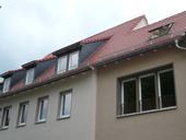 Dacheindeckung und Gaubengestaltung bei Mehrfamilienhaus